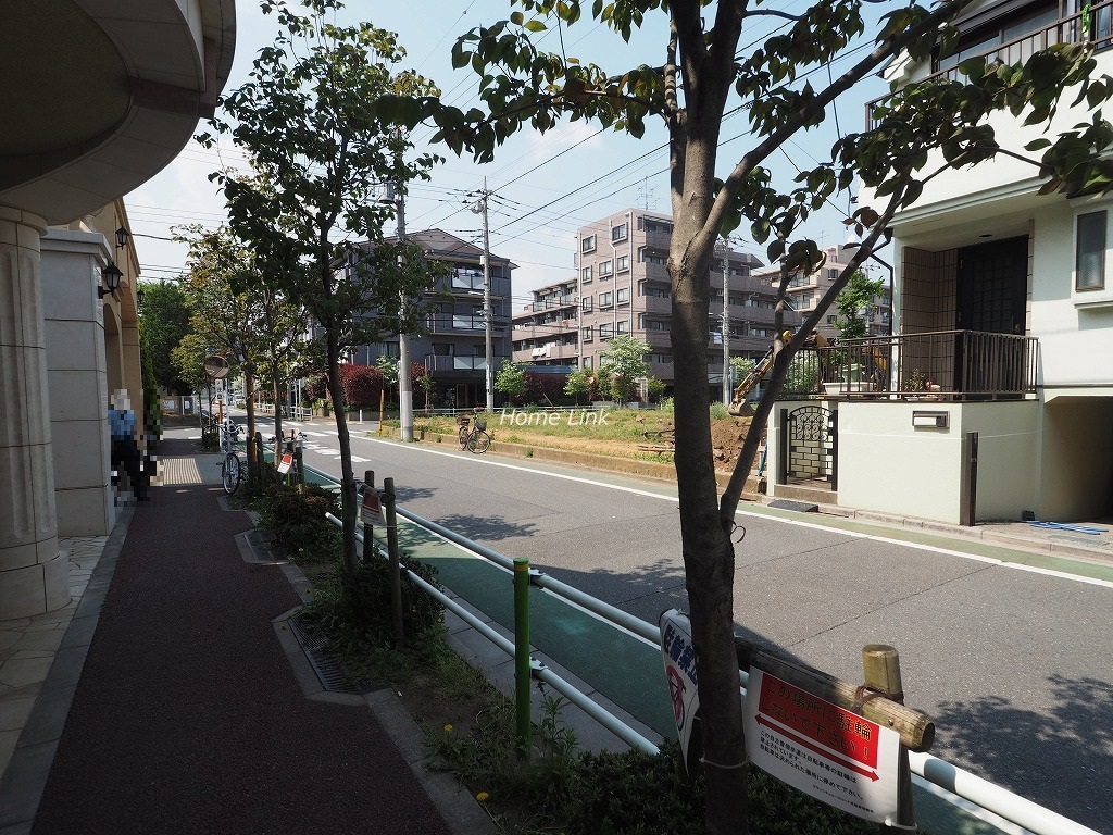 グランシティユーロコート成増　前面道路歩道